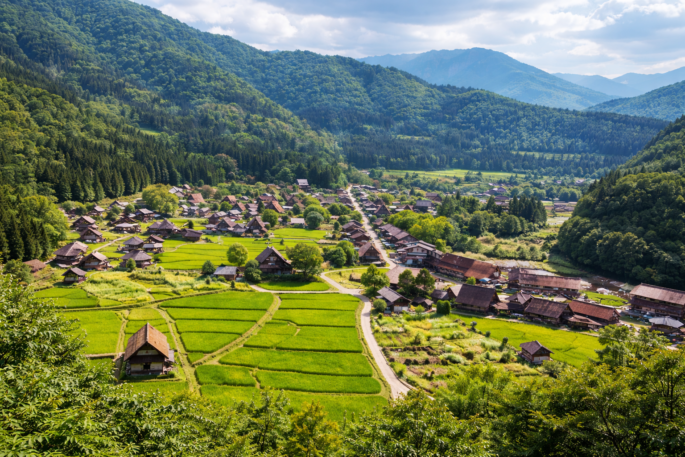 หมู่บ้าน Shirakawa-go ในฤดูที่ไม่มีหิมะ: เสน่ห์ที่นักท่องเที่ยวมองข้าม